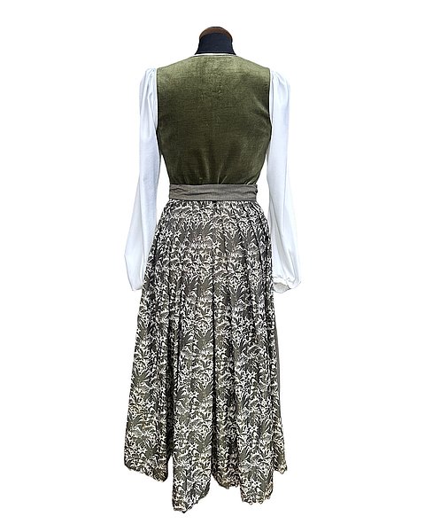Eleganza femminile – Dirndl in verde scuro e crema