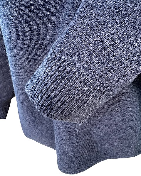 Casual knitted sweater in wool-cashmere, dark blue 