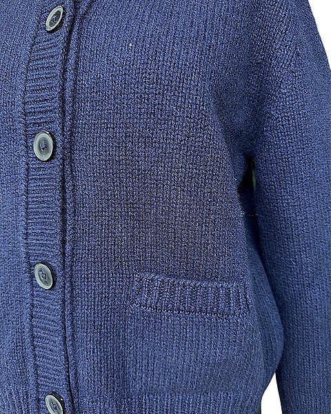 Morbido cardigan in un delicato grigio-beige (greige) 