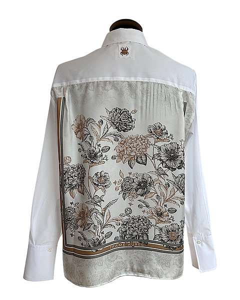 Elegante Bluse mit kunstfollem Print auf der Rückseite