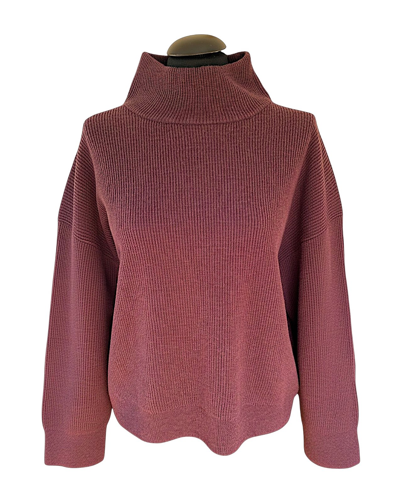 Elegant ribbed knit sweater in aubergine 