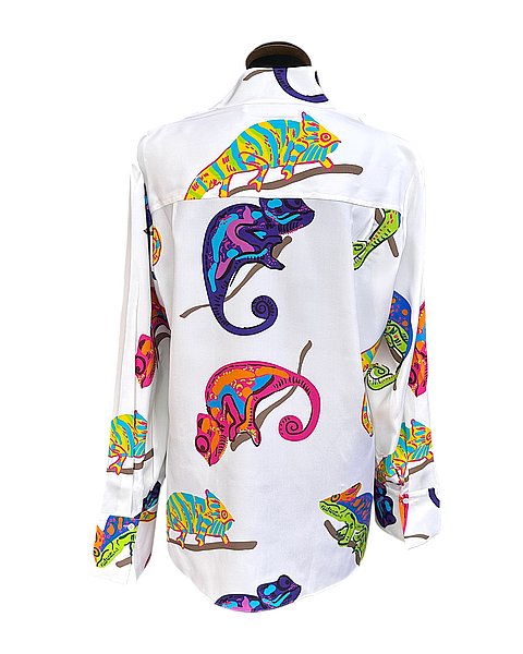 Seidenbluse in Ecru mit buntem Chamäleon-Print