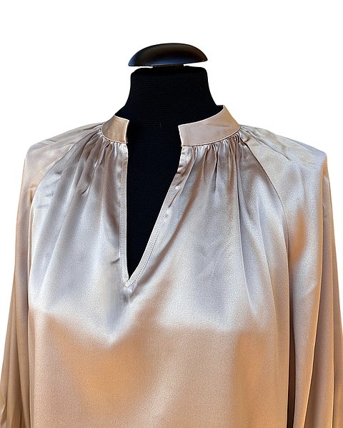 Edle Seidenbluse in Sandfarbe