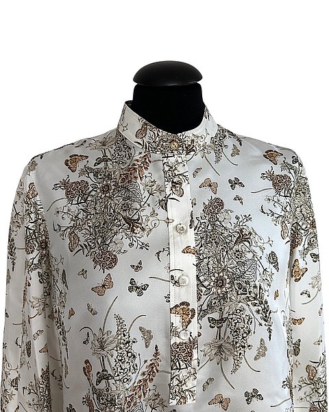 Romantische Seidenbluse mit filigranem Allover-Print