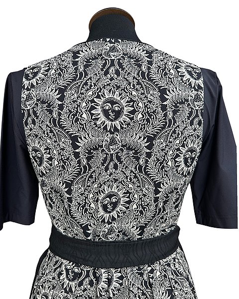 Dirndl straordinario in nero e crema 