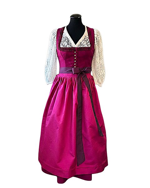 Wunderschönes, langes Dirndl in Himbeere mit passender Schürze
