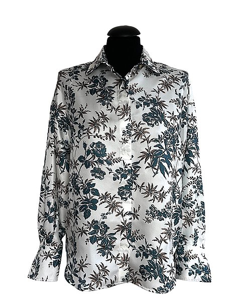 Seidenbluse in weiß mit floralem Allover-Muster in petrol/braun