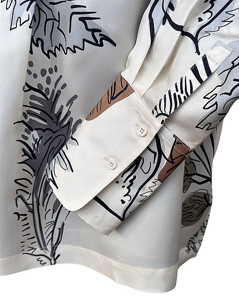 Seidenbluse in Champagner mit floralem Print & klassischem Kragen