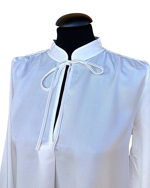 Camicia moderna con maniche a palloncino, bianca 