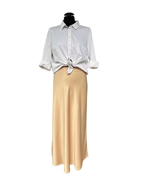 Eleganter Satinrock in Midi-Länge in warmen Beige 