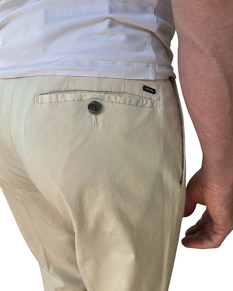 Belli pantaloni chino color crema