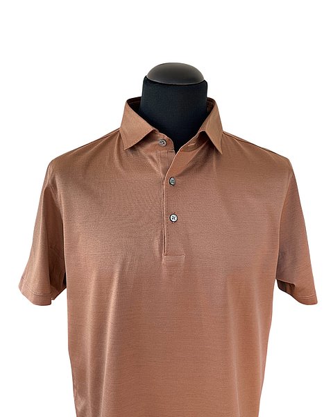 Edles Polo in braun mit Seidenglaz und Kragendetail