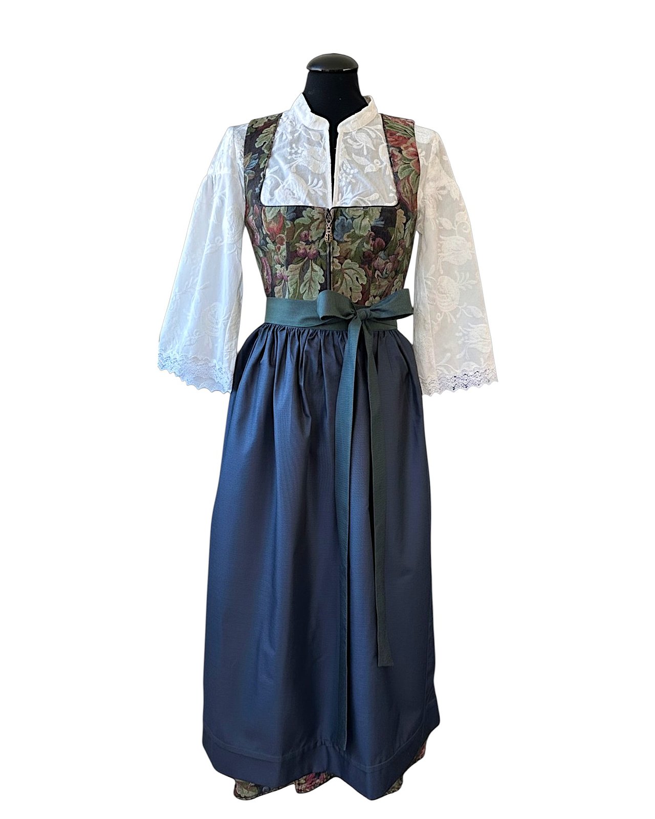 Romantisches Dirndl mit Allover-Blumen und passender Schürze