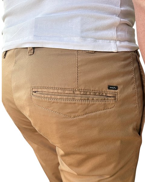 Chino alla moda in marrone nocciola 