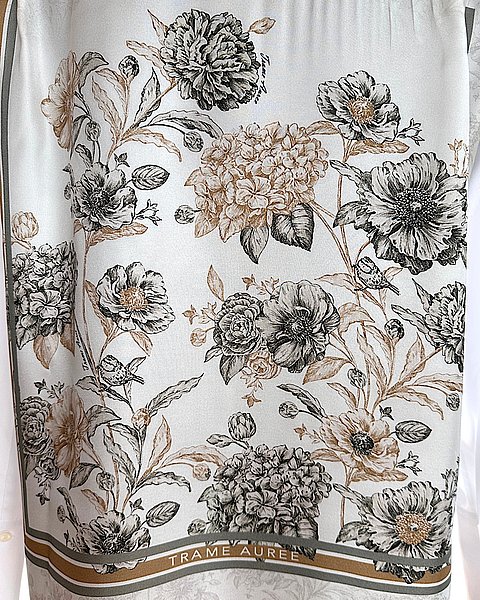 Elegante Bluse mit kunstfollem Print auf der Rückseite