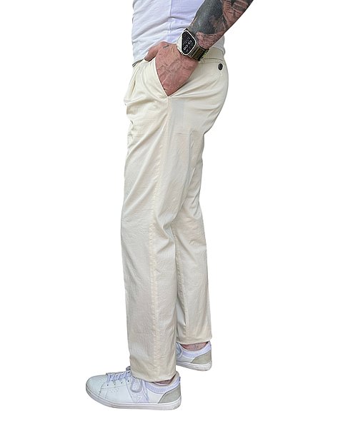 Belli pantaloni chino color crema