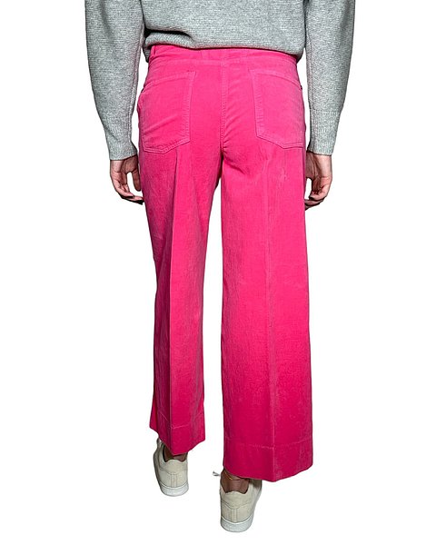 Pinke Samthose mit breitem Bein