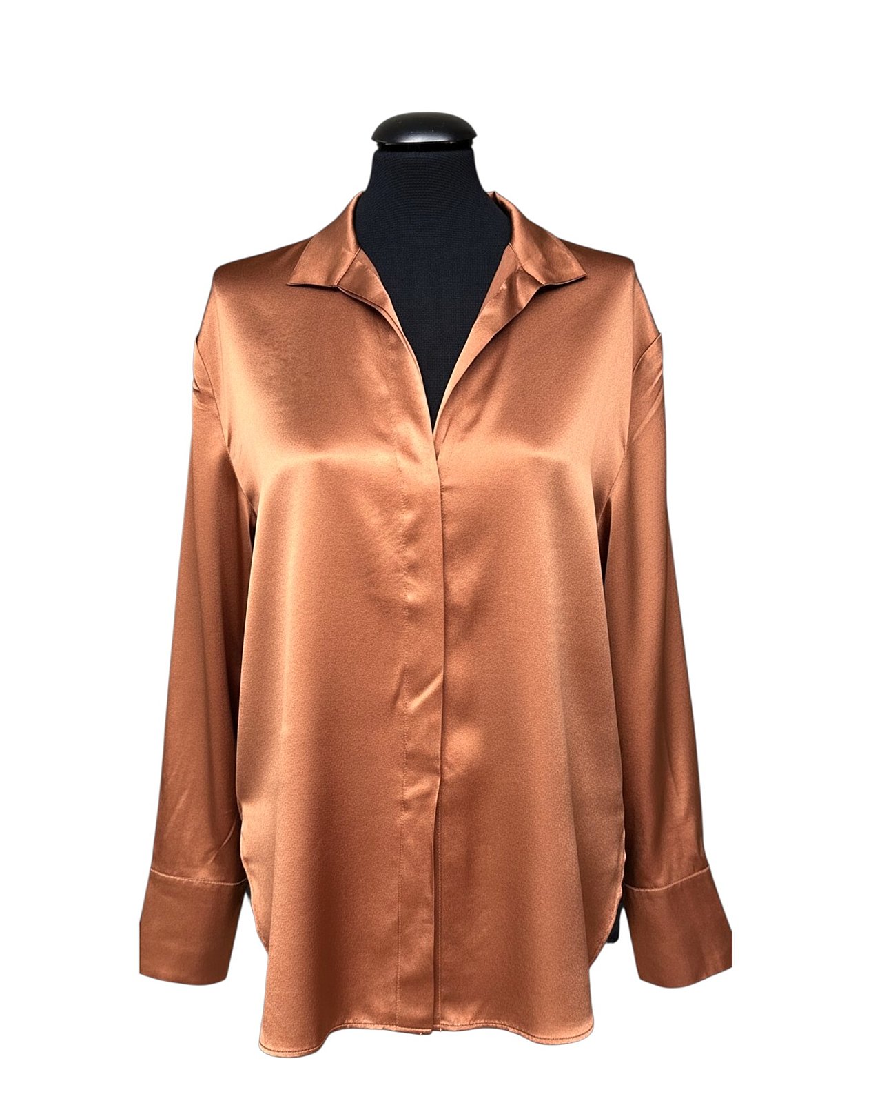 Raffinata camicia in seta in un'elegante tonalità cognac