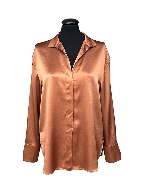 Raffinata camicia in seta in un'elegante tonalità cognac