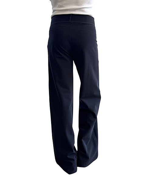 Weit geschnittene, moderne Hose in dunkelblau