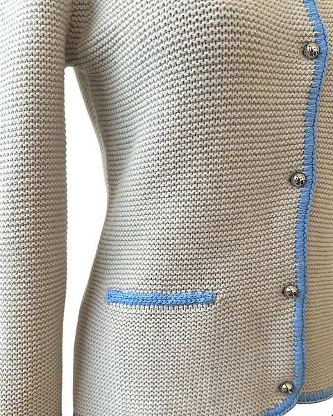 Trachten-Strickjacke in creme und hellblau