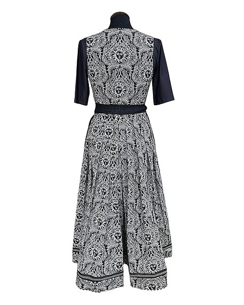Dirndl straordinario in nero e crema 