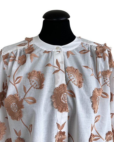 Incantevole blusa con ricamo 3D, bianca 