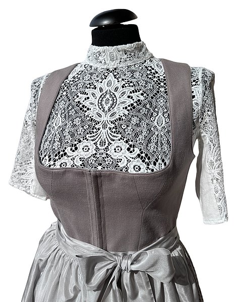 Edles Dirndl in taupe mit Seidenrock in Midi-Länge