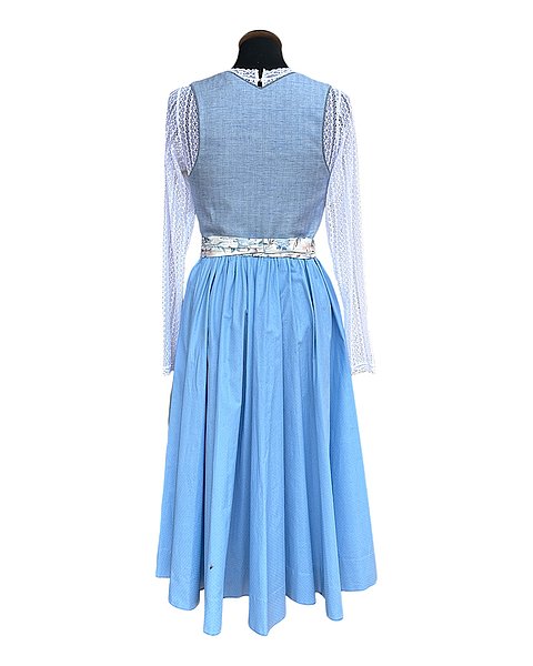 Märchenhaftes Dirndl in hellblau