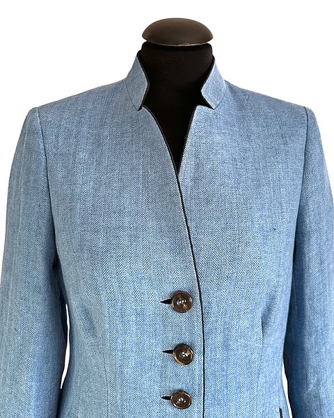 Elegante cappotto tradizionale in blu chiaro 