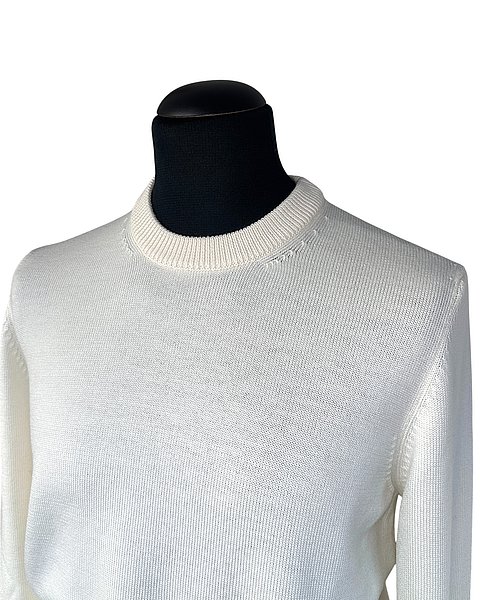 Wunderschöner, cremeweißer Pullover mit Rundhals-Ausschnitt
