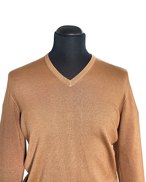 Pregiato pullover in cashmere con scollo a V, cammello 