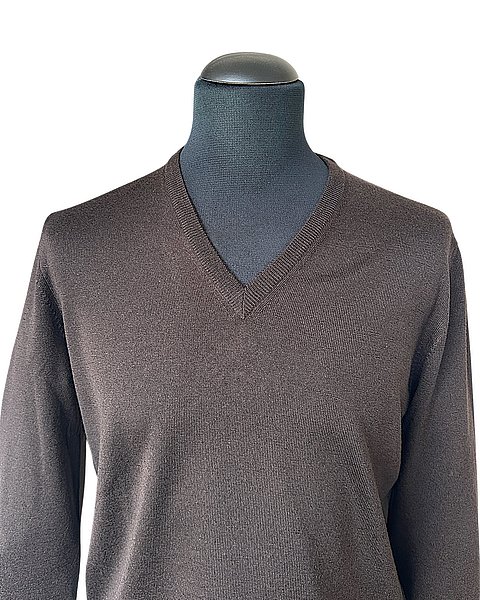 Timeless V-neck sweater, dark brown 