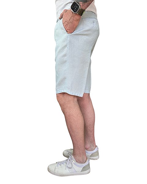 Bermuda casual in lino azzurro chiaro estivo