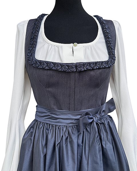 Dirndl elegante e tradizionale in blu scuro 