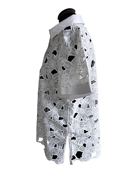 Blusa femminile con ricamo Sangallo, bianca