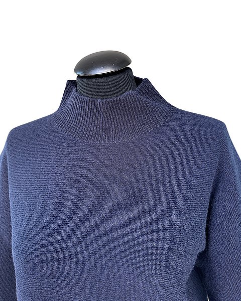 Casual knitted sweater in wool-cashmere, dark blue 