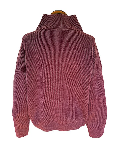 Elegant ribbed knit sweater in aubergine 