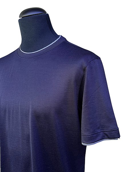 Dunkelblaues T-Shirt aus Seide-Baumwolle mit Kontrastdetails