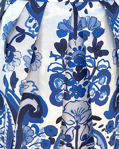 Wunderschöner Maxi-Rock mit azurblauem Majolika-Print