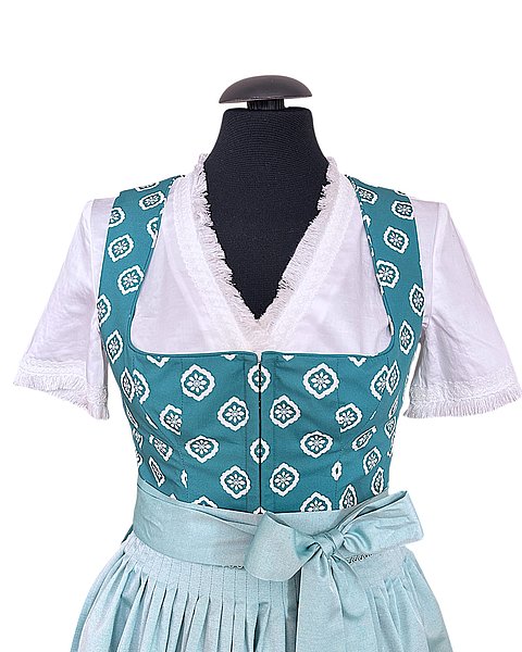 Verspieltes Midi-Dirndl in Petrol mit passender Schürze