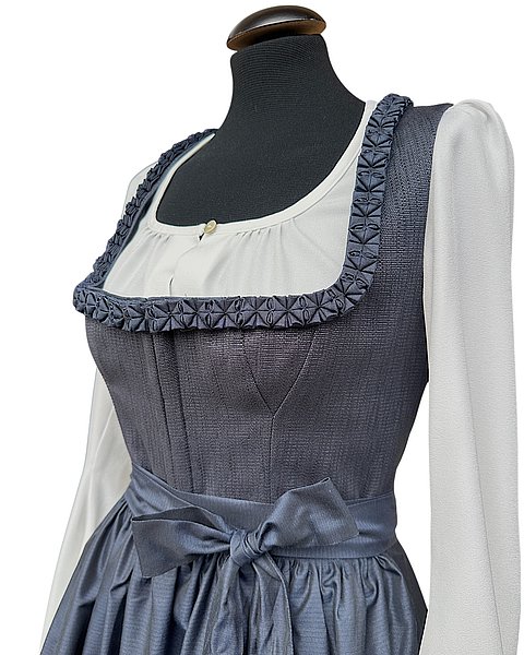 Dirndl elegante e tradizionale in blu scuro 