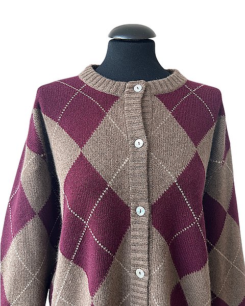 Raffinato cardigan in cashmere a motivi geometrici, bordeaux e nocciola 